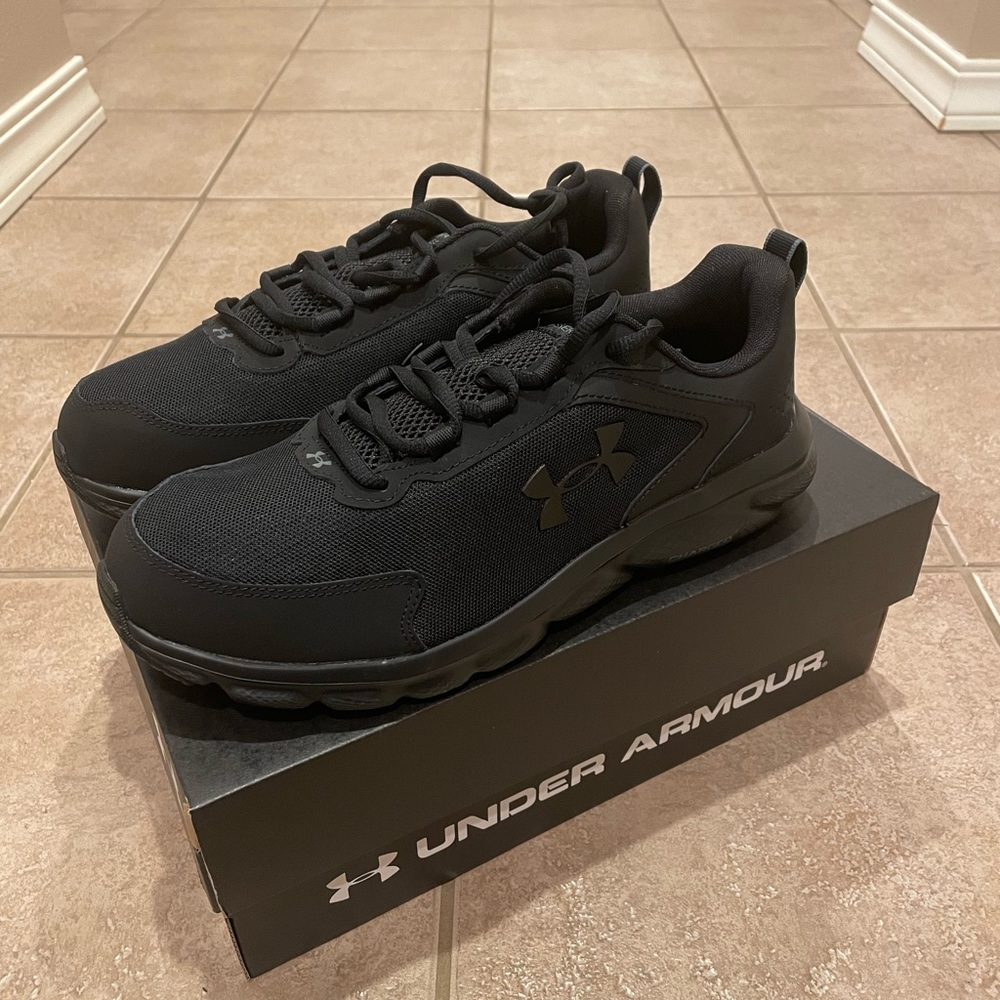 NIB Men’s running shoes size 10.5 WIDE